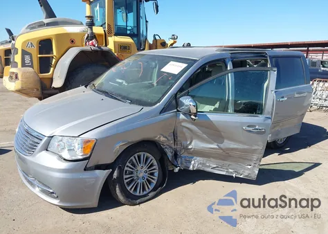 2013 Chrysler Town & Country Touring-L z USA, uszkodzony, nr VIN 2C4RC1CG1DR645636